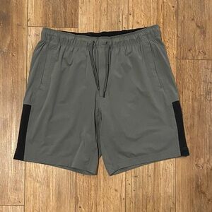 Duluth Trading Co Men's Gray and Black Athletic Shorts